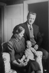 Lärare Lennart Falk med familj 1940.